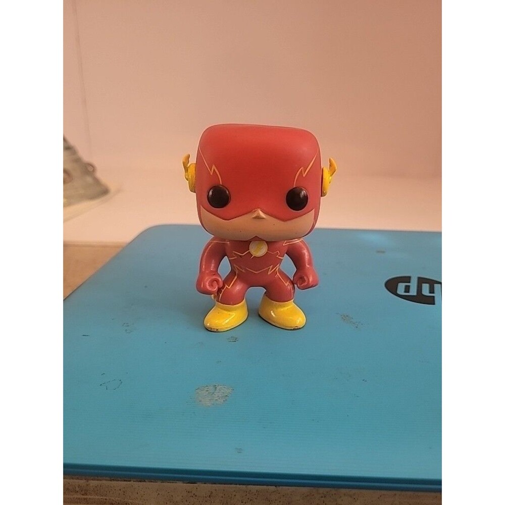 FUNKO POP! HEROES--DC COMICS SUPER HEROES--THE FLASH FIGURE (LOOK) #10